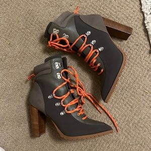 NEW Steve Madden “Karey” lace up booties